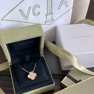 Van Cleef Arpels Vintage Alhambra pendant 18k yellow gold, Diamond